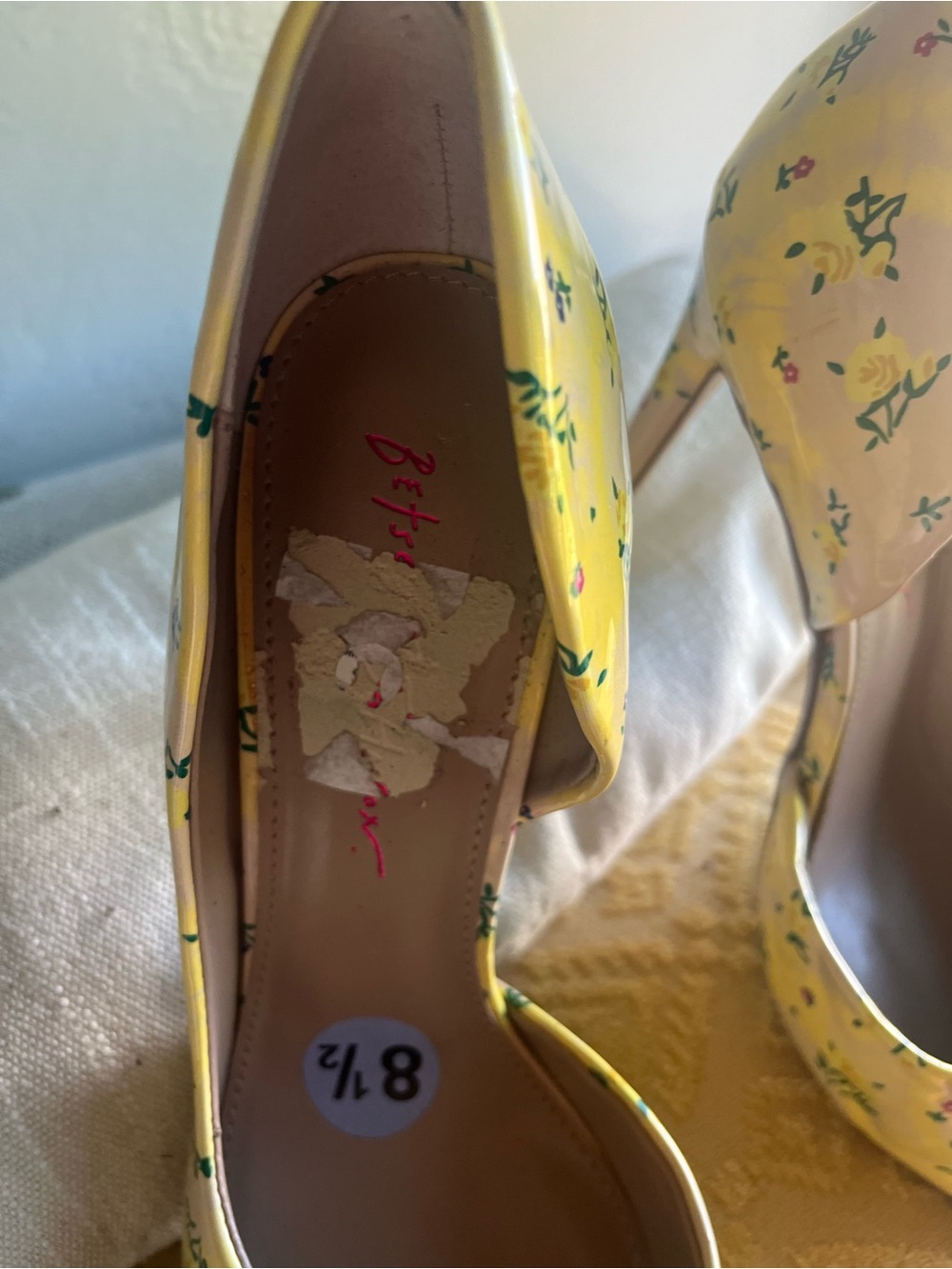 Betsey Johnson Layered Bow Vinyl Yellow Floral Stiletto 8.5M - Picture 9 of 10
